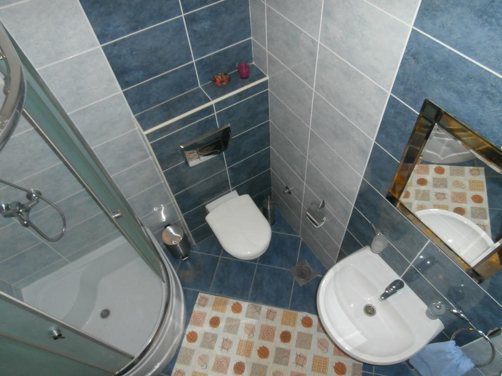 8 * Novi Sad